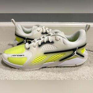 Jordan Men’s Heir Series White and Neon Yellow Sneakers NWB